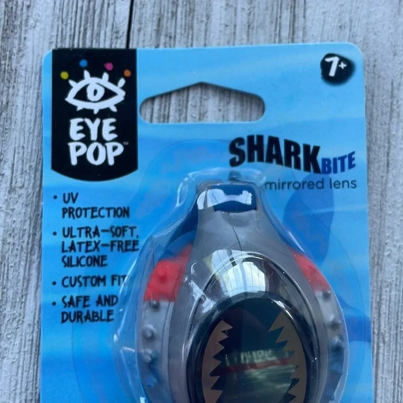 Eye Pop Shark Bite Goggles - Picture 3 of 10